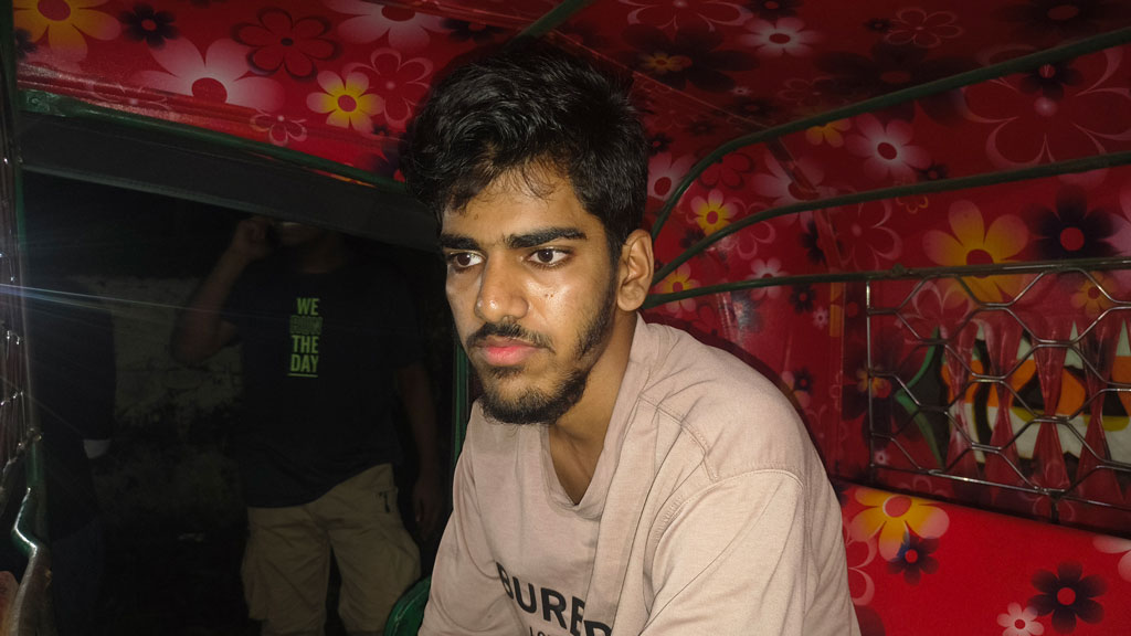 ফেনী পলিটেকনিকে নারী শিক্ষার্থীদের নিয়ে অশালীন মন্তব্য, শিবিরকর্মীকে পুলিশে দিল শিক্ষার্থীরা