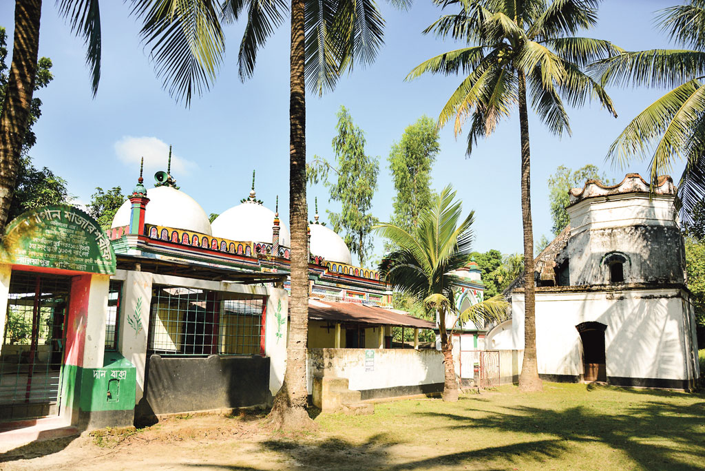 হাজার বছরের পুরোনো মসজিদ