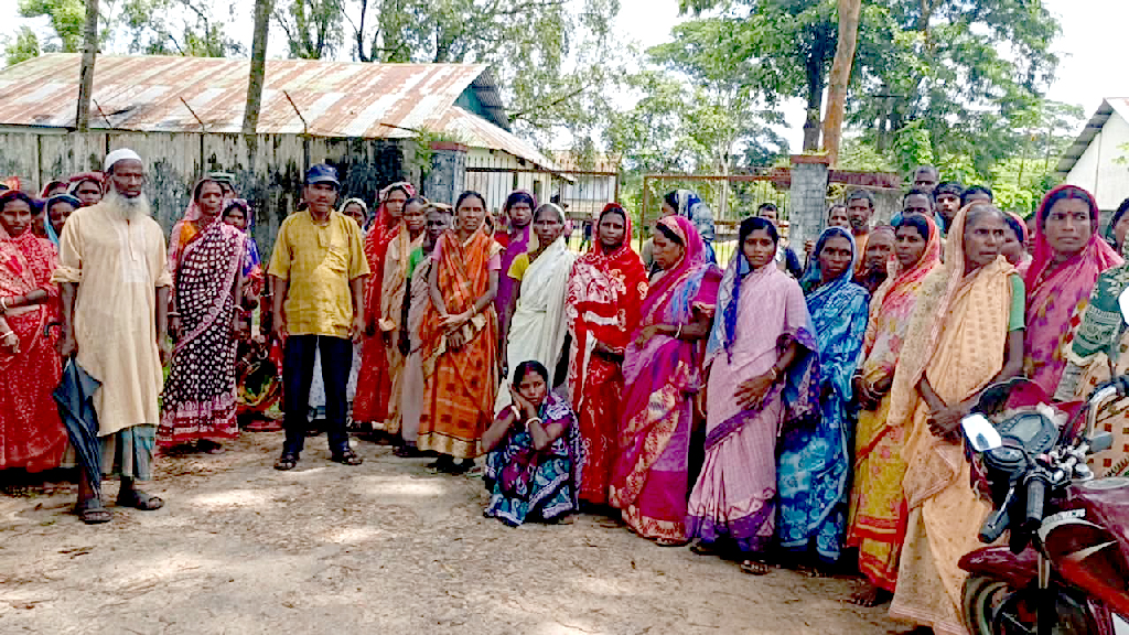 মৌলভীবাজারে দেড় মাস ধরে চা-শ্রমিকদের মজুরি বন্ধ, অবস্থান কর্মসূচি পালন