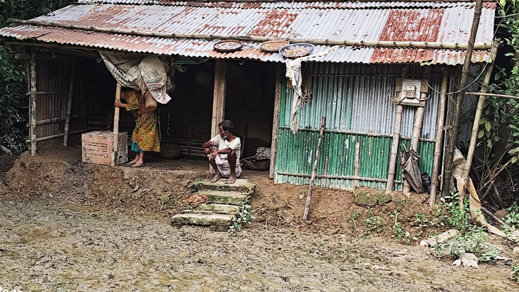 মৌলভীবাজারে বন্যায় প্রায় ৪ হাজার ঘর ক্ষতিগ্রস্ত