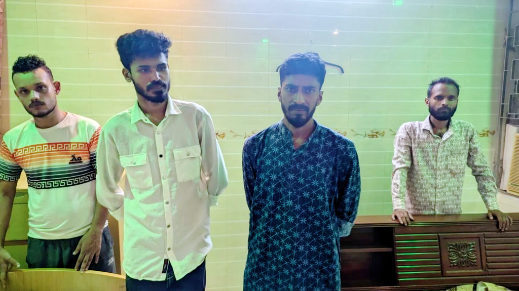 বাকৃবির গেস্ট হাউসে ইয়াবাসহ চারজন আটক