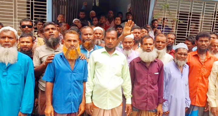 মেহেন্দীগঞ্জে চাল পাননি তালিকাভুক্ত শতাধিক জেলে, বিক্ষোভ