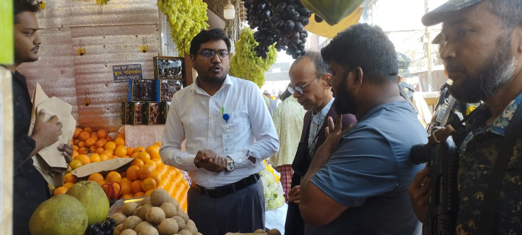 মুন্সিগঞ্জে অধিক মূল্যে সয়াবিন তেল বিক্রির দায়ে ব্যবসায়ীকে জরিমানা