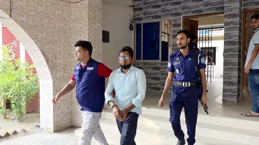 সিরাজদিখানে ধর্ষণ মামলায় কৃষি কর্মকর্তা গ্রেপ্তার