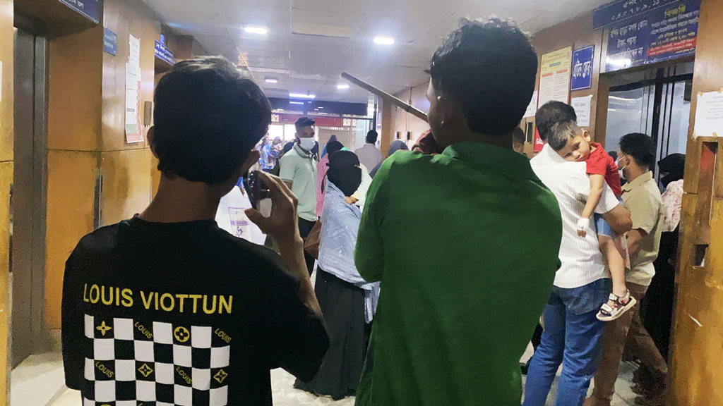 সিরাজদিখানে দুই গ্রুপের সংঘর্ষ, টেঁটাবিদ্ধসহ আহত ৫