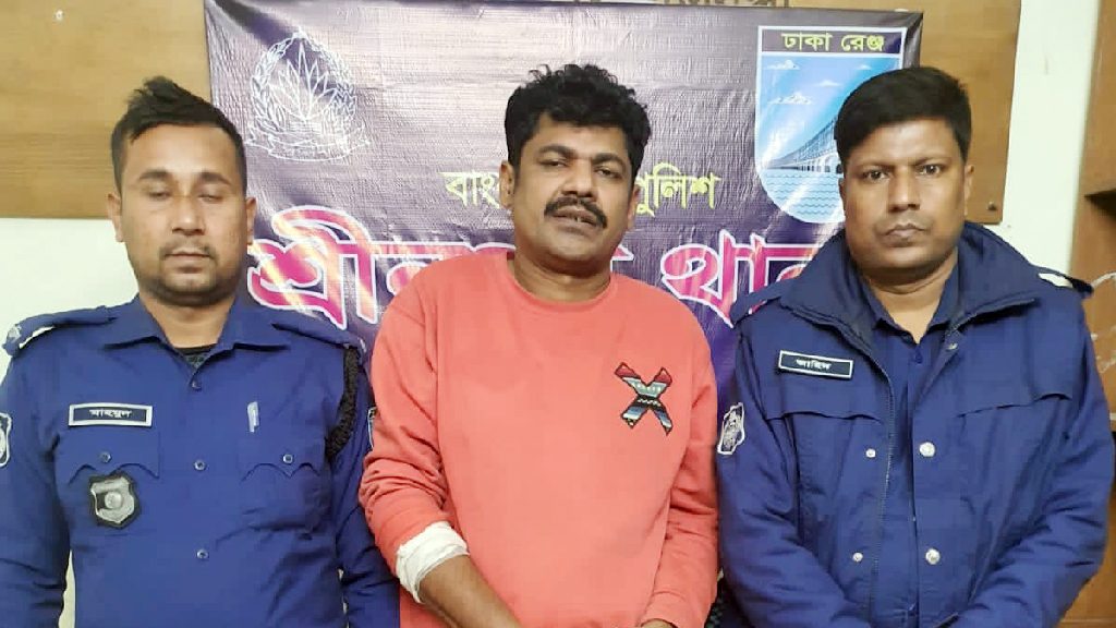 ছিনতাই হওয়া পিকআপসহ যুবদল নেতা গ্রেপ্তার