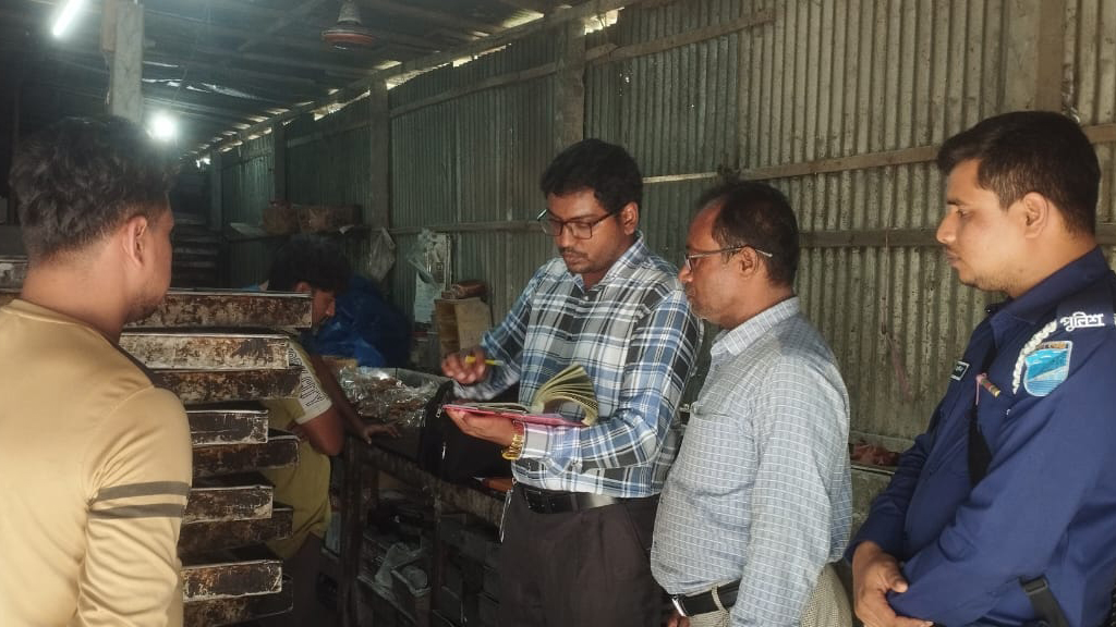 মুন্সিগঞ্জে দুটি বেকারিকে জরিমানা