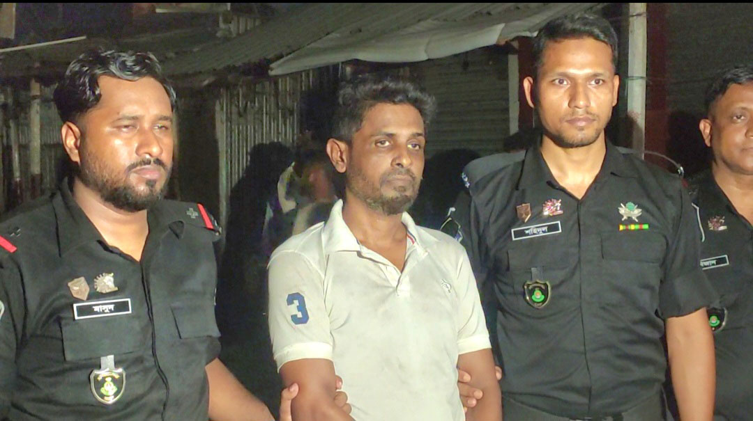 বাসে ওঠার পর মুক্তিপণ দাবি, র্যাবের হাতে মূল হোতা আটক