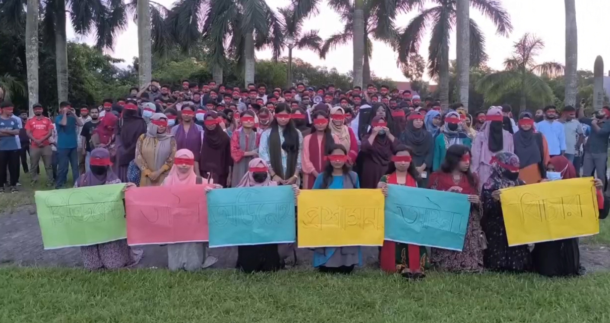 বহিরাগতের হামলার প্রতিবাদে বাকৃবিতে শিক্ষার্থীদের মৌন মিছিল