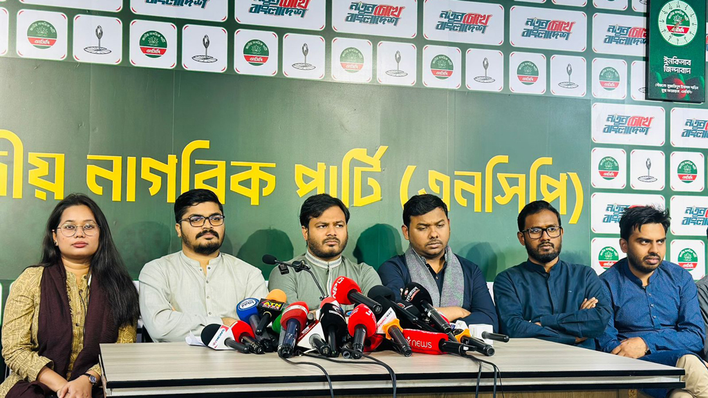 এনসিপির প্রতিষ্ঠাবার্ষিকীর দিনে ধানমন্ডির আবাহনী মাঠে ইফতার