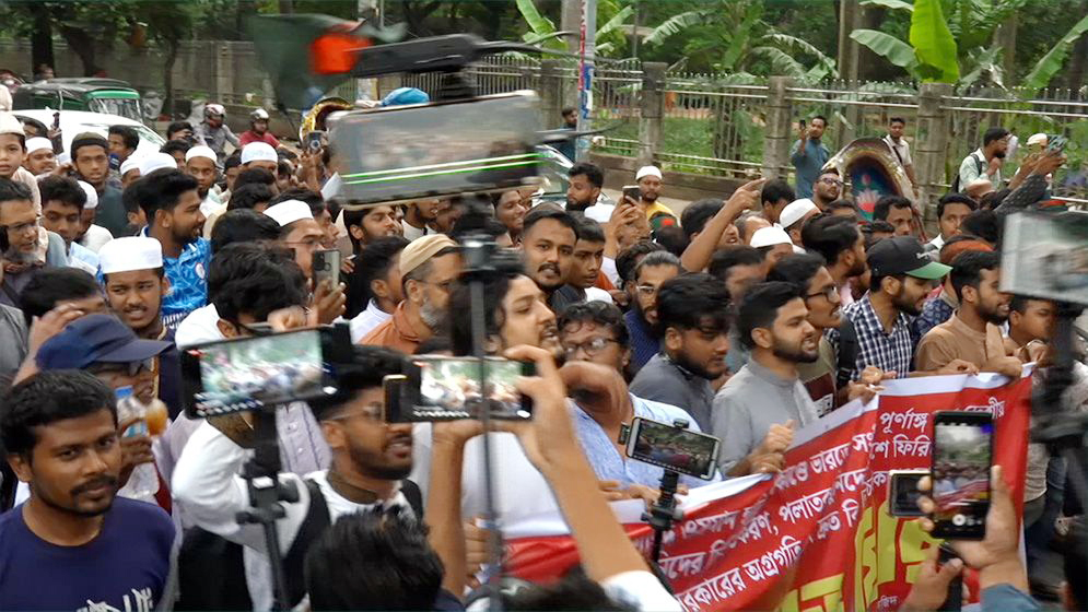 হাদি হত্যার বিচার দাবিতে ইনকিলাব মঞ্চের বিক্ষোভ মিছিল