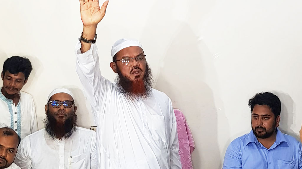 এনসিপির শীর্ষ নেতারা বরিশালে চরমোনাই পীরের দরবারে