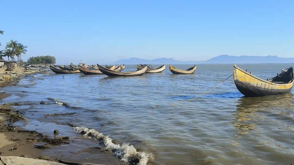 টেকনাফের নাফ নদী থেকে ৭ জেলেকে ধরে নিয়ে গেছে আরকান আর্মি