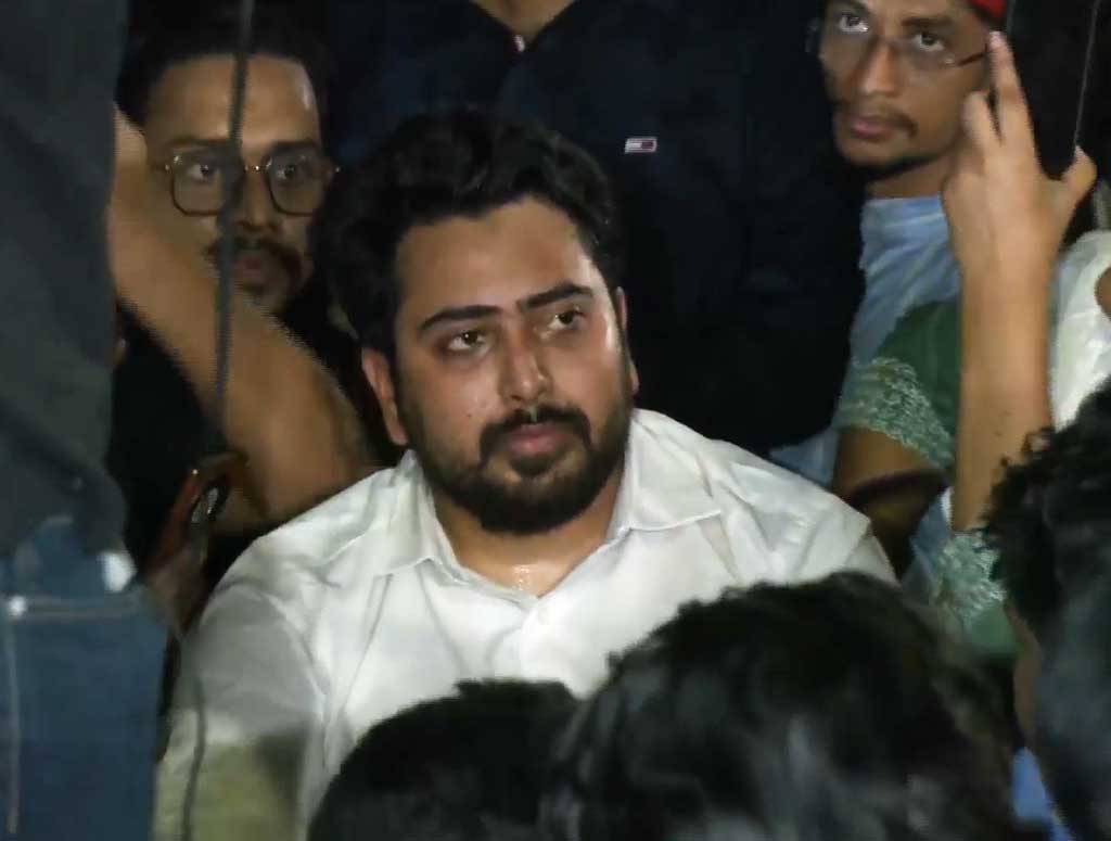 আ.লীগ নিষিদ্ধের দাবিতে যমুনার সামনের কর্মসূচিতে যোগ দিলেন নাহিদ ইসলাম
