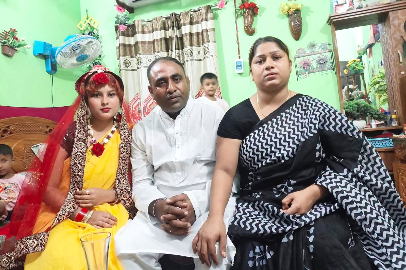 মাসুদ রানা ও তাঁর দুই বউ। ছবি: সংগৃহীত