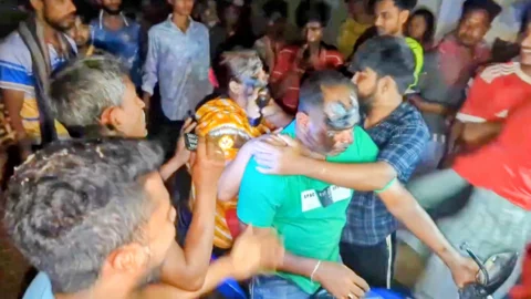 দুই বোনকে একসঙ্গে বিয়ে: নওগাঁয় টিকটকারের মুখে চুন-কালি মেখে গ্রামছাড়া করার অভিযোগ
