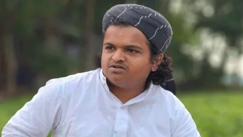 ওয়াজ মাহফিল থেকে ফেরার পথে ডাকাতের কবলে রফিকুল ইসলাম মাদানী
