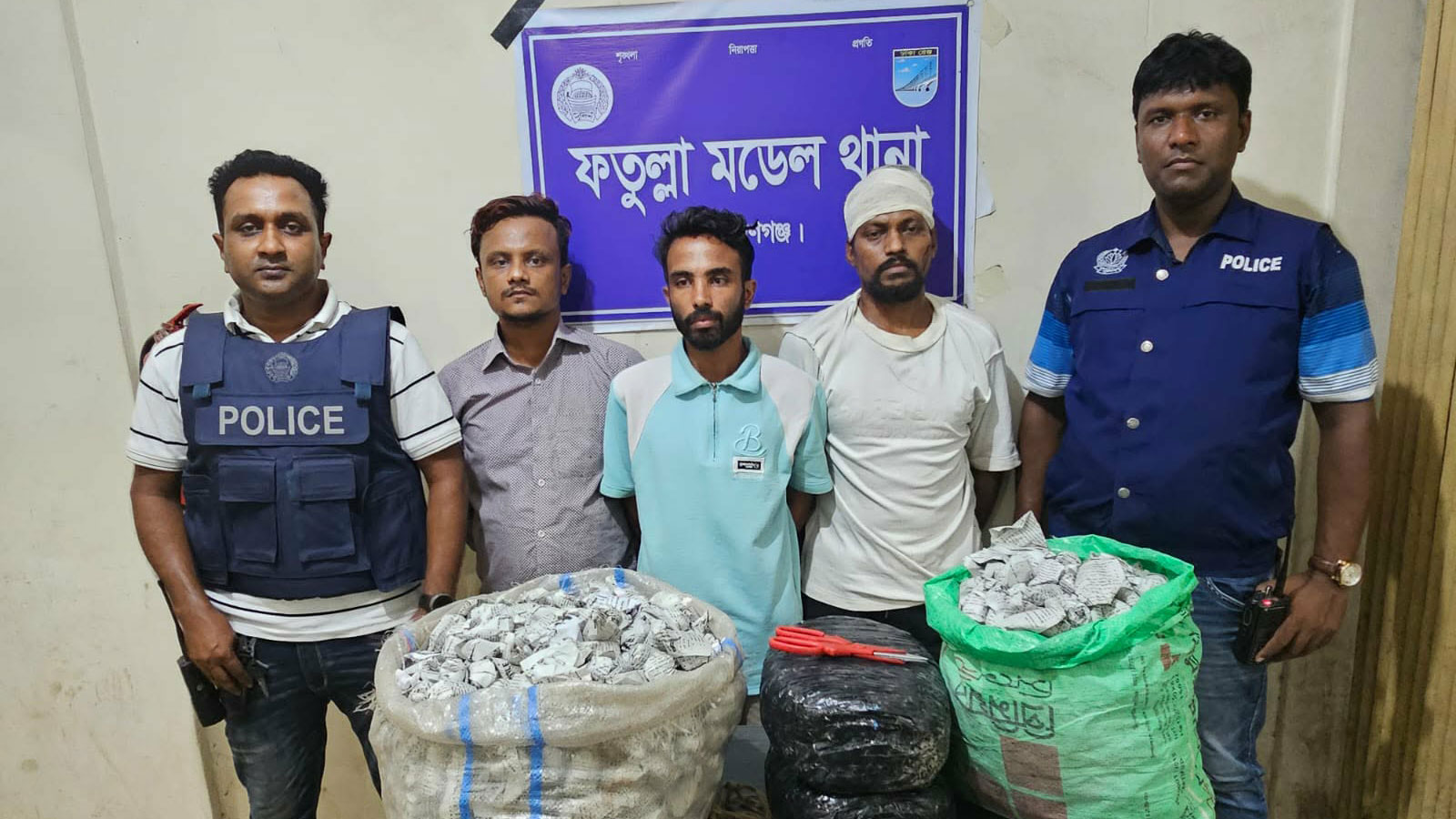 নারায়ণগঞ্জে মাদক কারবারিদের সঙ্গে পুলিশের গোলাগুলি, আহত ৮, গ্রেপ্তার ৩