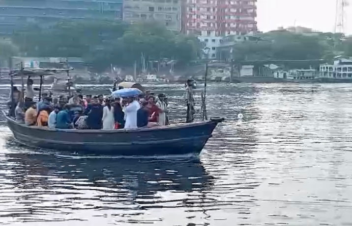 ডিজেল সংকট, নারায়ণগঞ্জ শহর-বন্দরে নদী পারাপারে ট্রলার বন্ধের উপক্রম