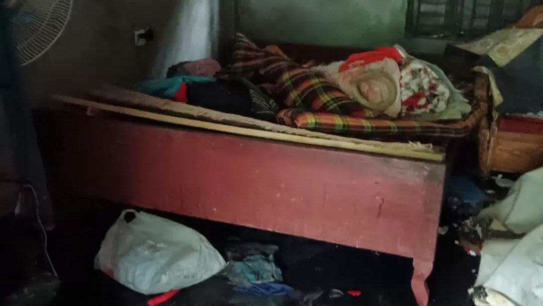 ফেসবুক পোস্টের জেরে আড়াইহাজারে ২ ইউপি সদস্যের বাড়িতে হামলা, লুটপাট
