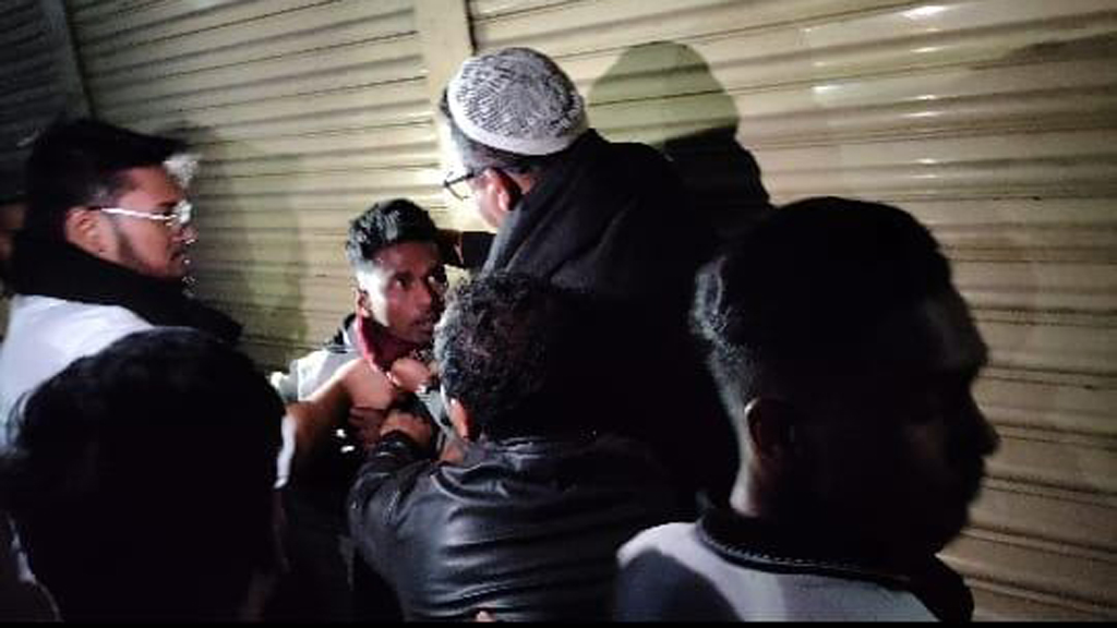 নারায়ণগঞ্জে এনসিপি প্রার্থীকে হামলাচেষ্টা, আহত ২