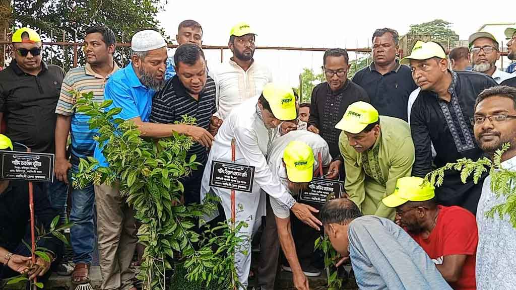 ‘জয় বাংলা’ স্লোগান দেওয়ায় নরসিংদীতে কলেজের ১০ শিক্ষার্থীকে বহিষ্কার, পরে অস্বীকার