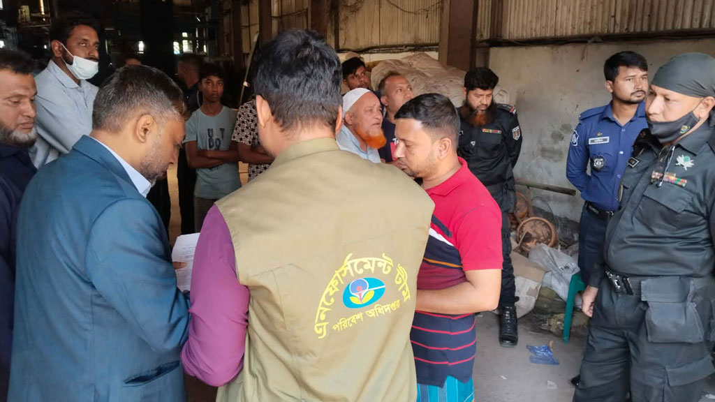 নরসিংদীতে অবৈধ ব্যাটারি কারখানার বিদ্যুৎ, গ্যাস ও পানির সংযোগ বিচ্ছিন্ন