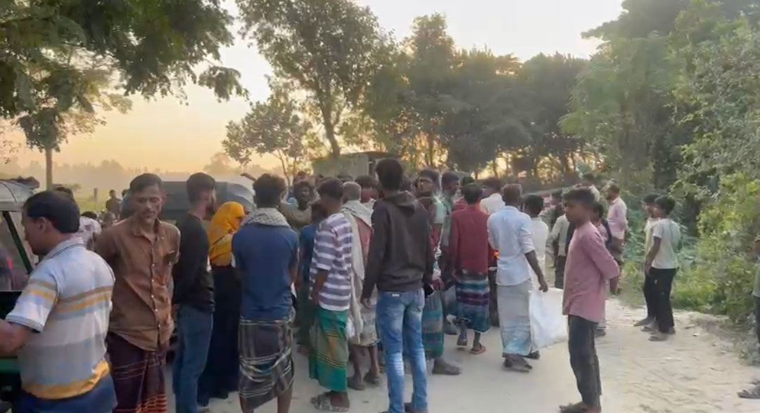 নরসিংদীতে অটোরিকশা ছিনতাইয়ের সময় গলা কেটে হত্যা