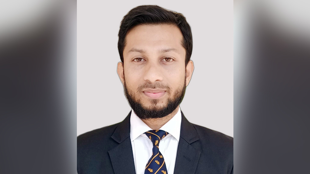 বিদ্যুৎ না থাকায় বাসার বাইরে বসে ছিলেন ম্যাজিস্ট্রেট, কুপিয়ে জখম করল ডাকাতেরা
