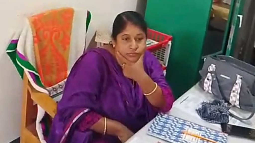 নেছারাবাদের সেই প্রধান শিক্ষিকাকে সাময়িক বরখাস্ত