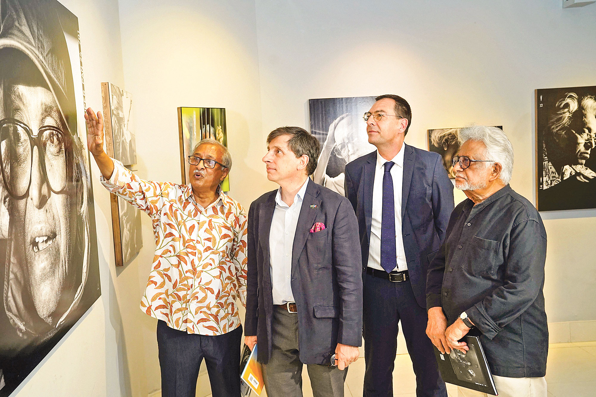 ছবির ফ্রেমে দুই প্রধান কবি