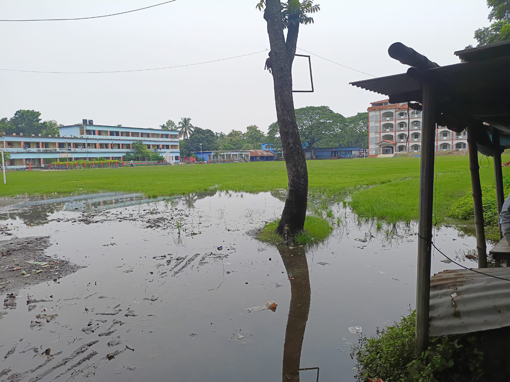 মাঠের জলাবদ্ধতায় বন্ধ শিক্ষার্থীদের অ্যাসেম্বলি-খেলাধুলা