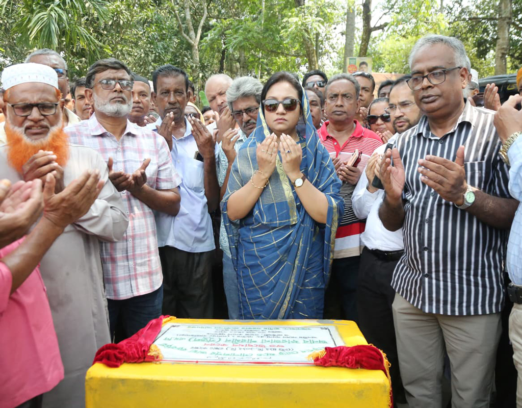 রাস্তার ওপর অবৈধভাবে দোকানপাট বসতে দেওয়া হবে না: প্রতিমন্ত্রী পুতুল