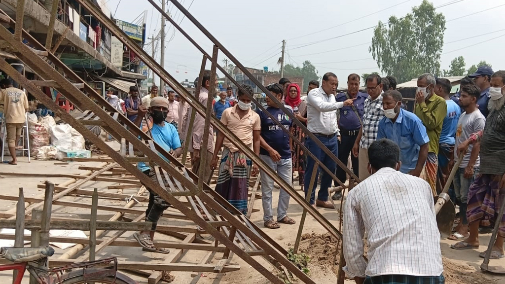 রাণীনগরে শতাধিক অবৈধ স্থাপনা উচ্ছেদ