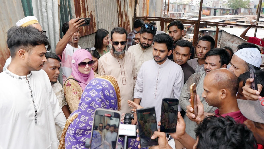 আগুন-সন্ত্রাসের মাধ্যমে বস্তিবাসীকে উচ্ছেদ করতে দেওয়া হবে না: আসিফ মাহমুদ