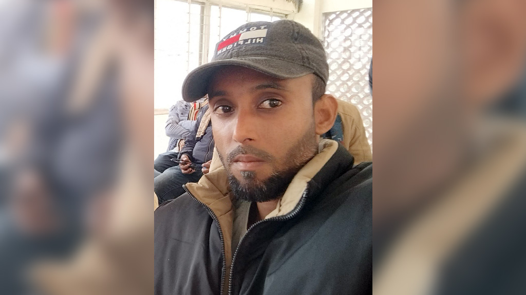 শ্রমিক দল নেতার ইয়াবা সেবনের ভিডিও ভাইরাল, শোকজ