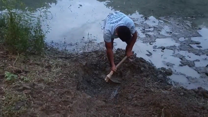 নিখোঁজের ৭ দিন পর শ্মশানঘাটে মিলল নারীর মাটিচাপা মরদেহ, সাবেক স্বামী গ্রেপ্তার