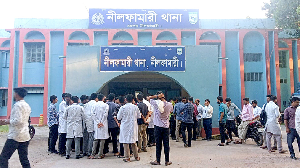 নীলফামারীতে চিকিৎসককে মারধরের ঘটনায় অ্যাম্বুলেন্সের চালক আটক