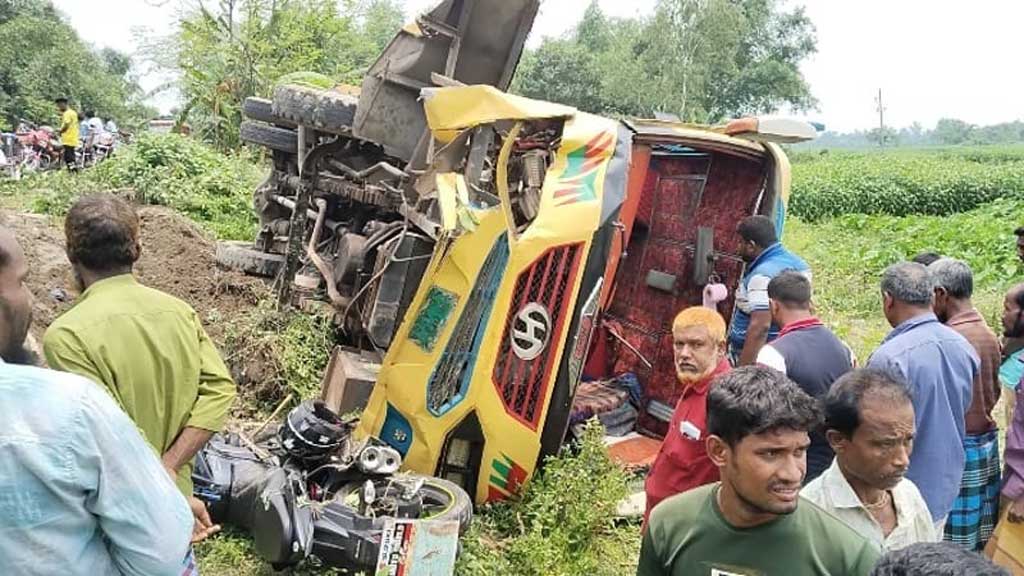 মোটরসাইকেলে যাত্রীবাহী বাসের ধাক্কা, সাবেক সেনা সদস্য নিহত