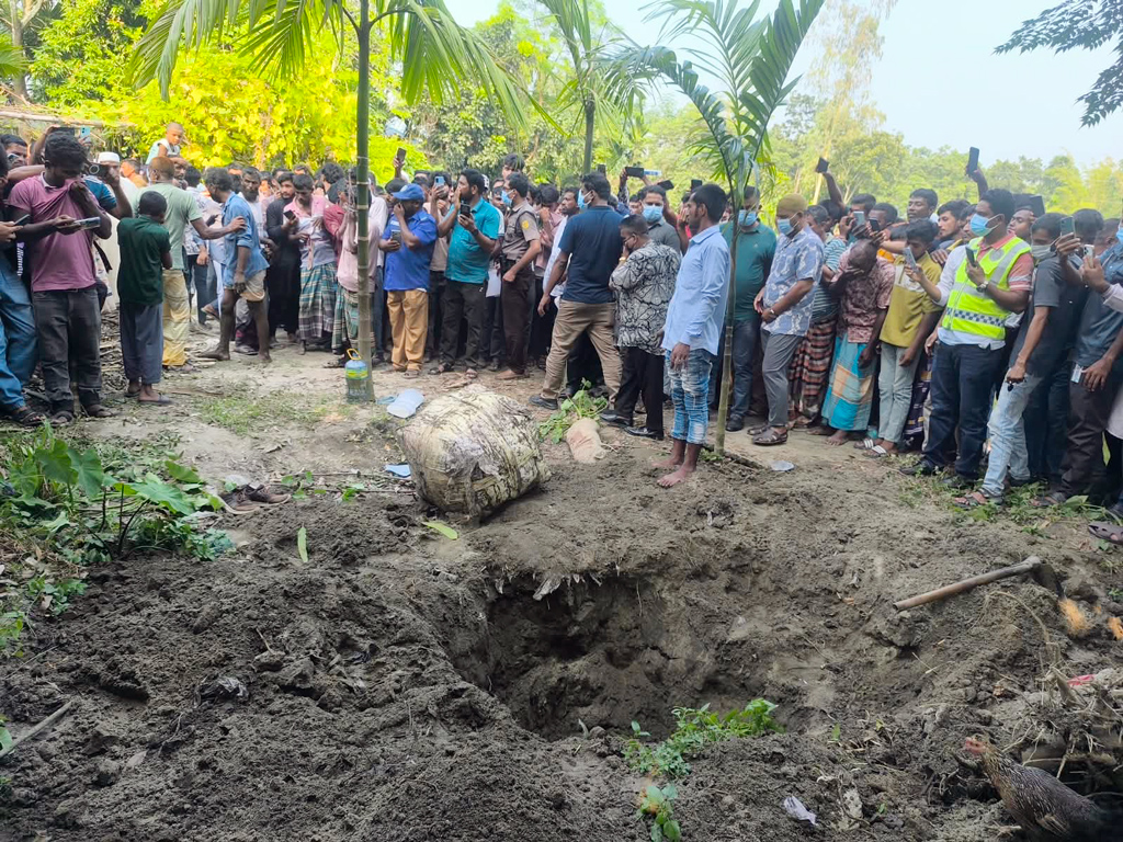 ঢাকায় হত্যার পর লাশ নীলফামারীতে এনে মাটিচাপার অভিযোগ