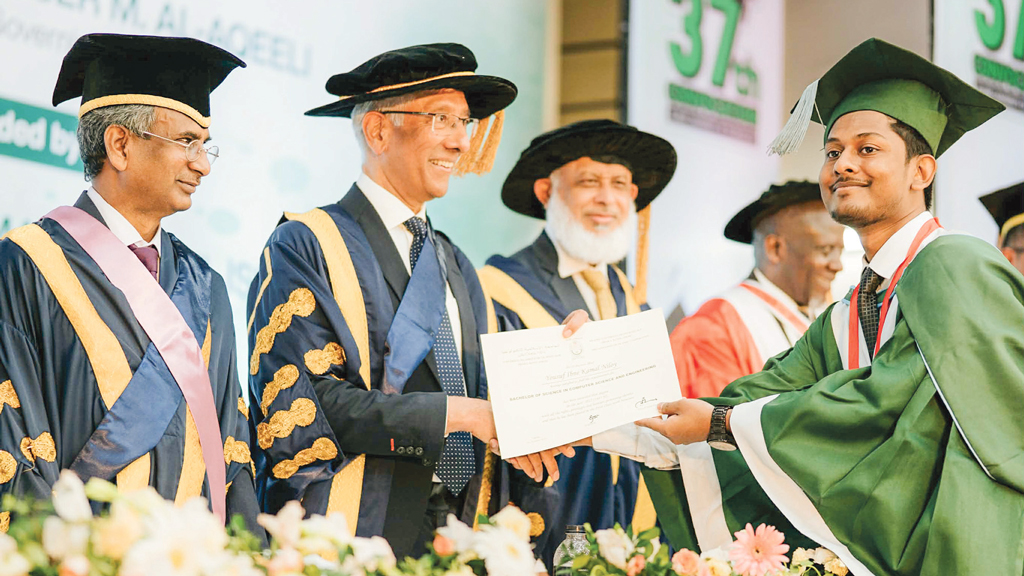 সিজিপিএ ৪–এ ৪, নিলয়ের গলায় ওআইসি স্বর্ণপদক