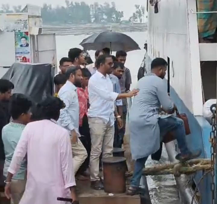 এমপি হান্নান মাসউদকে নিতে মাঝ নদী থেকে ফেরি ঘুরিয়ে আনার অভিযোগ