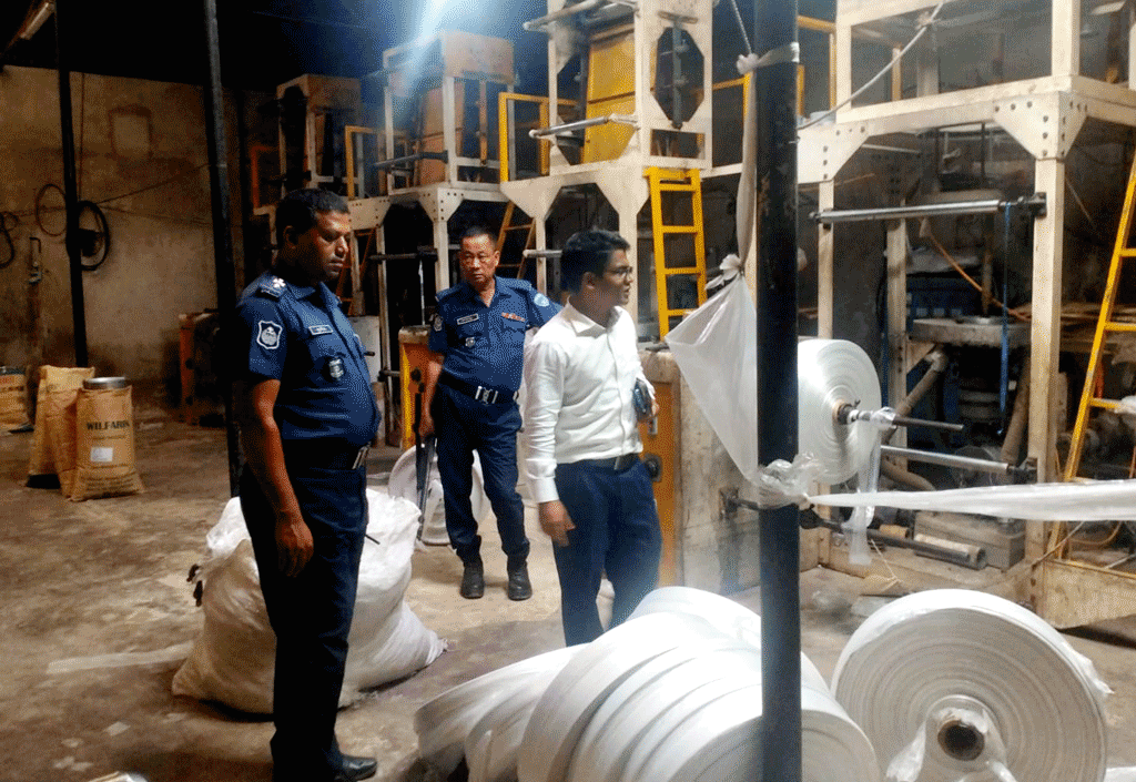 নোয়াখালীতে পলিথিন কারখানা অভিযান, ৫০ হাজার টাকা জরিমানা