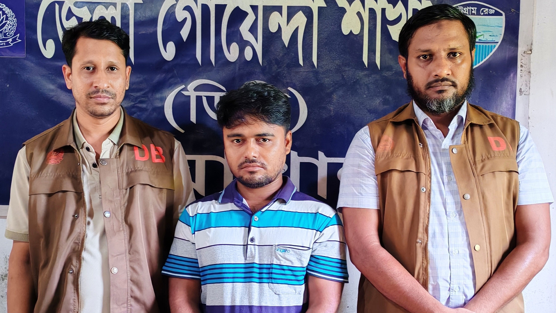 নোয়াখালীতে ১২৩২ ইয়াবাসহ ৫ মাদক কারবারি আটক