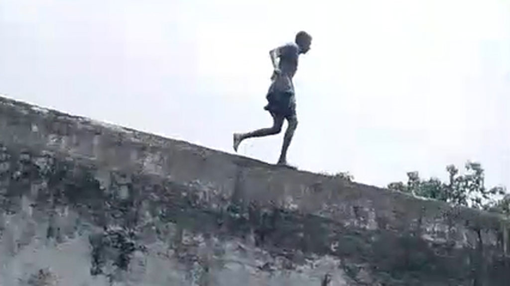 নোয়াখালী কারাগারের দেয়াল টপকে হাজতির পালানোর চেষ্টা