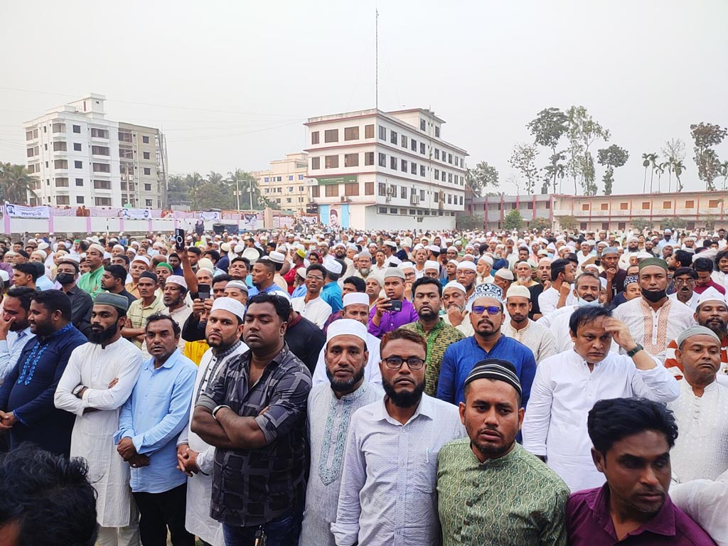 মা-বাবার পাশে চিরনিদ্রায় শায়িত হলেন বিএনপি নেতা নোমান