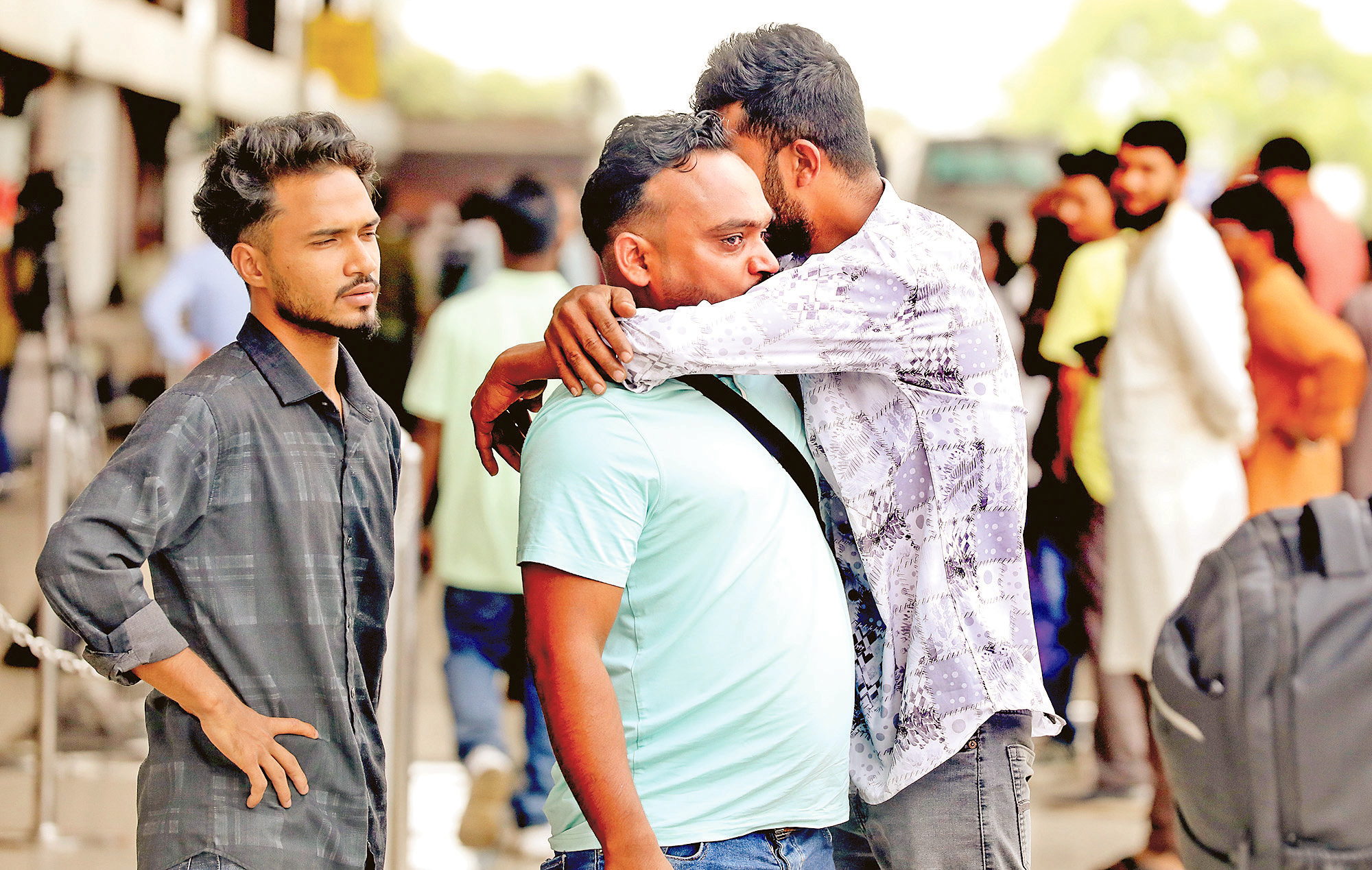 মেয়াদোত্তীর্ণ ভিসার যাত্রীদের অগ্রাধিকার দিতে হবে