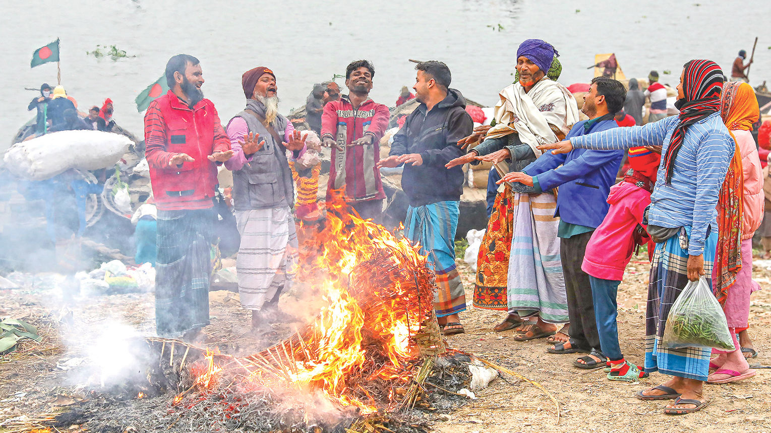 আজ শীত আরও বাড়বে, কাটছে না কুয়াশার চাদর