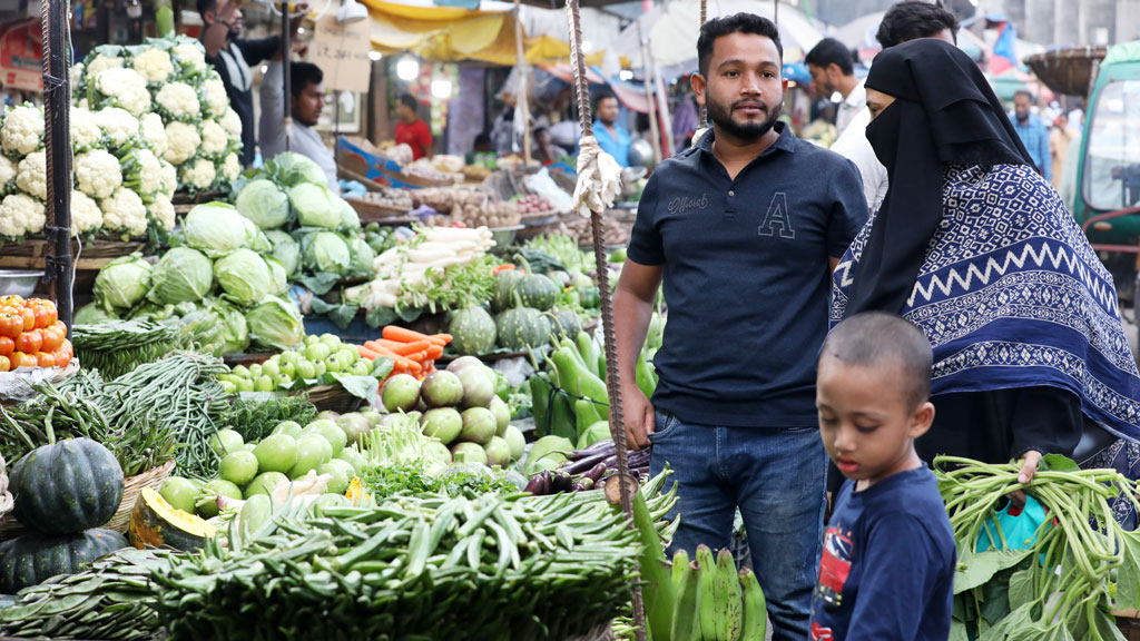 দ্রব্যমূল্যের পাগলা ঘোড়া ছুটছে, খাদ্য মূল্যস্ফীতি ১৪ শতাংশ ছুঁই ছুঁই