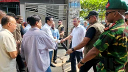 ডেঙ্গু প্রতিরোধে ডিএসসিসির ‘ক্লিনিং ডে’: আকস্মিক পরিদর্শনে প্রধানমন্ত্রী